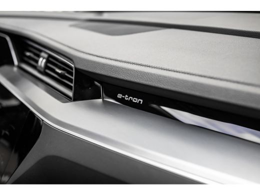 Audi Q8 Sportback e-tron 55 quattro S line | Massage | Luchtvering | Panoramadak | Stoelventilatie | 360 Camera | ActivLease financial lease