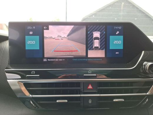Citroën &euml;-C4 Shine 50 kWh | Achterbank in delen neerklapbaar | Achterbank met armsteun en skiluik | Achteropko... ActivLease financial lease