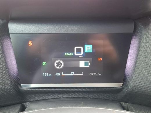 Citroën &euml;-C4 Shine 50 kWh | Achterbank in delen neerklapbaar | Achterbank met armsteun en skiluik | Achteropko... ActivLease financial lease