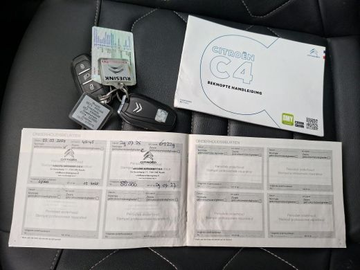 Citroën &euml;-C4 Shine 50 kWh | Achterbank in delen neerklapbaar | Achterbank met armsteun en skiluik | Achteropko... ActivLease financial lease