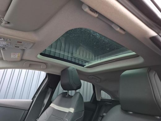 Citroën &euml;-C4 Shine 50 kWh | Achterbank in delen neerklapbaar | Achterbank met armsteun en skiluik | Achteropko... ActivLease financial lease