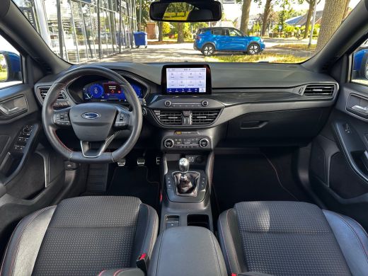 Ford Focus 1.0 155 PK Hybrid ST Line X | ELEK. SCHUIF/KANTELDAK| HEAD-UP DISPLAY| ADAPTIEVE CRUISE CONTROL| ... ActivLease financial lease