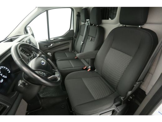 Ford Transit Custom 2.0 TDCI L2H1 | Airco | Camera | Cruise | 3 Zits | Trekhaak | 2xSchuifdeur | Parkeersens. ActivLease financial lease