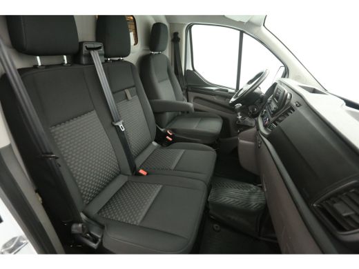 Ford Transit Custom 2.0 TDCI L2H1 | Airco | Camera | Cruise | 3 Zits | Trekhaak | 2xSchuifdeur | Parkeersens. ActivLease financial lease