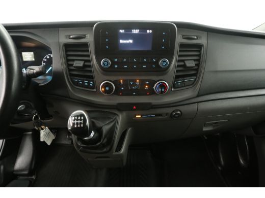 Ford Transit Custom 2.0 TDCI L2H1 | Airco | Camera | Cruise | 3 Zits | Trekhaak | 2xSchuifdeur | Parkeersens. ActivLease financial lease