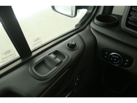 Ford Transit Custom 2.0 TDCI L2H1 | Airco | Camera | Cruise | 3 Zits | Trekhaak | 2xSchuifdeur | Parkeersens. ActivLease financial lease