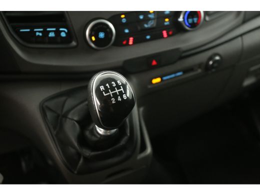 Ford Transit Custom 2.0 TDCI L2H1 | Airco | Camera | Cruise | 3 Zits | Trekhaak | 2xSchuifdeur | Parkeersens. ActivLease financial lease