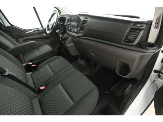 Ford Transit Custom 2.0 TDCI L2H1 | Airco | Camera | Cruise | 3 Zits | Trekhaak | 2xSchuifdeur | Parkeersens. ActivLease financial lease