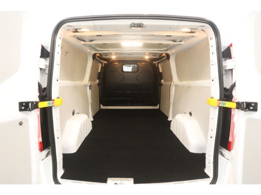 Ford Transit Custom 2.0 TDCI L2H1 | Airco | Camera | Cruise | 3 Zits | Trekhaak | 2xSchuifdeur | Parkeersens. ActivLease financial lease