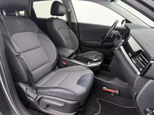 Kia e-Niro DynamicPlusLine 64 kWh | schuif-/kanteldak | Stuurwiel- Voorstoelen verwarmd | Parkeersensoren | ... ActivLease financial lease