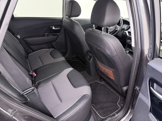 Kia e-Niro DynamicPlusLine 64 kWh | schuif-/kanteldak | Stuurwiel- Voorstoelen verwarmd | Parkeersensoren | ... ActivLease financial lease