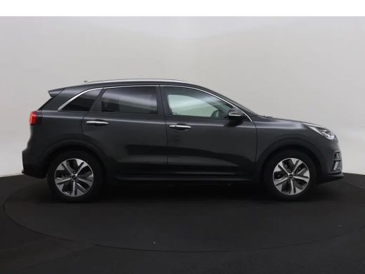 Kia e-Niro DynamicPlusLine 64 kWh | schuif-/kanteldak | Stuurwiel- Voorstoelen verwarmd | Parkeersensoren | ... ActivLease financial lease
