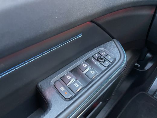 Lynk & Co 01 1.5 261PK | Org. NL | BTW Auto | Pano | Memory | Adap. Cruise ActivLease financial lease