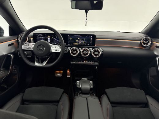 Mercedes-Benz CLA 180 AMG Night Pakket | Pano | Virtual | Camera | Burmester | Sfeer | Keyless | NAP ActivLease financial lease