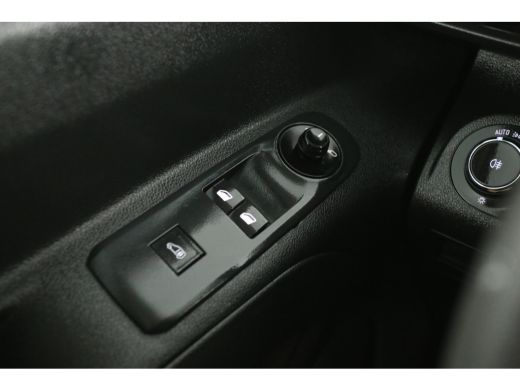 Opel Combo-e 50 kWh L2 | Snelladen | SOH 93% | 3 Zits | Airco | Cruise | Carplay | Navi | Parkeersens. ActivLease financial lease