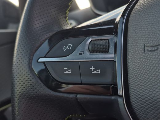 Peugeot 2008 1.2 PureTech GT Pack Panoramadak | Stoelverwarming | Alcantara | Full LED | Camera | Parkeersenso... ActivLease financial lease