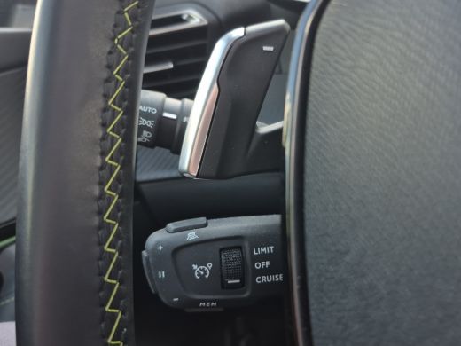 Peugeot 2008 1.2 PureTech GT Pack Panoramadak | Stoelverwarming | Alcantara | Full LED | Camera | Parkeersenso... ActivLease financial lease