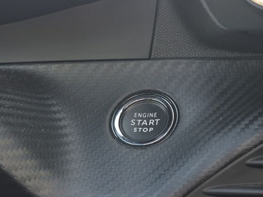 Peugeot 2008 1.2 PureTech GT Pack Panoramadak | Stoelverwarming | Alcantara | Full LED | Camera | Parkeersenso... ActivLease financial lease