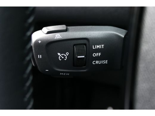 Peugeot 2008 Allure / CAMERA V+A / KEYLESS/ FULL-LED / APPLE- ANDROID CARPLAY /17"LMV / DEAL / NAVI / CLIMA / ... ActivLease financial lease