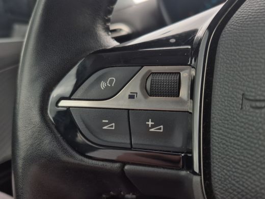 Peugeot e-2008 EV Allure 50 kWh Camera | LED | Keyless | Full map navigatie | Parkeersensoren | Carplay/android ... ActivLease financial lease