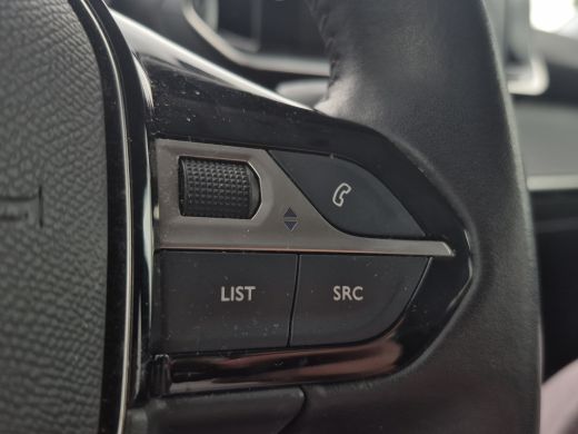 Peugeot e-2008 EV Allure 50 kWh Camera | LED | Keyless | Full map navigatie | Parkeersensoren | Carplay/android ... ActivLease financial lease