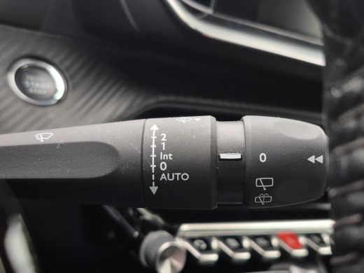 Peugeot e-2008 EV Allure 50 kWh Camera | LED | Keyless | Full map navigatie | Parkeersensoren | Carplay/android ... ActivLease financial lease