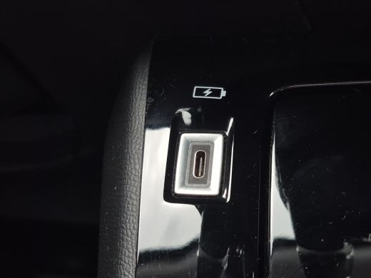 Peugeot e-2008 EV Allure 50 kWh Camera | LED | Keyless | Full map navigatie | Parkeersensoren | Carplay/android ... ActivLease financial lease