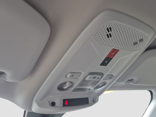 Peugeot e-2008 EV Allure 50 kWh Camera | LED | Keyless | Full map navigatie | Parkeersensoren | Carplay/android ... ActivLease financial lease