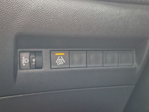 Peugeot e-2008 EV Allure 50 kWh Camera | LED | Keyless | Full map navigatie | Parkeersensoren | Carplay/android ... ActivLease financial lease