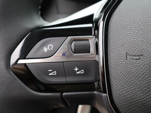 Peugeot e-2008 EV Allure Pack 50 kWh | SOH 91% | Navi | Clima | Cruise | Camera | PDC | Carplay | 17"LMV | ActivLease financial lease