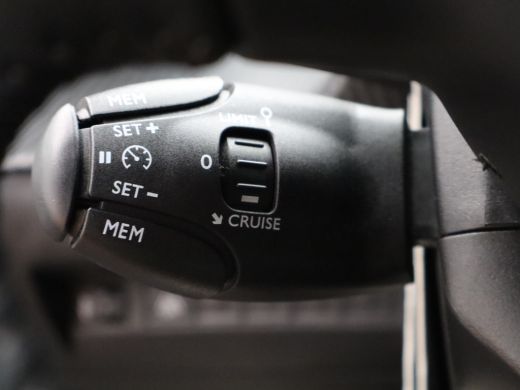 Peugeot e-2008 EV Allure Pack 50 kWh | SOH 91% | Navi | Clima | Cruise | Camera | PDC | Carplay | 17"LMV | ActivLease financial lease
