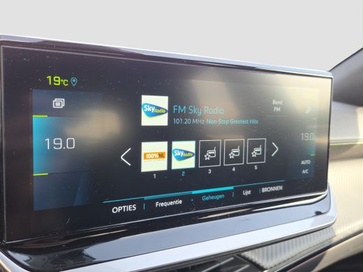 Peugeot e-2008 EV GT 50 kWh SOH 91,38% | Panoramadak | Camera | LED | Parkeersensoren | Full map navigatie | Car... ActivLease financial lease