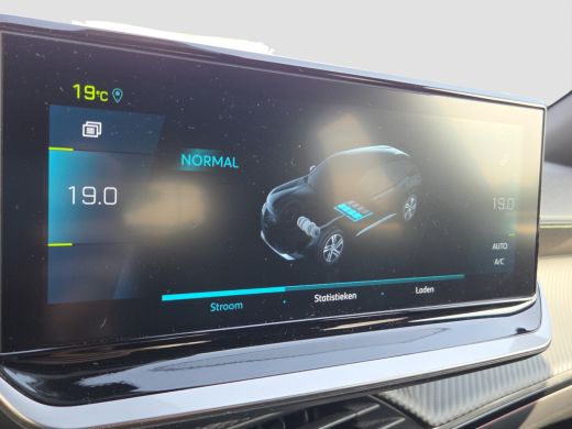 Peugeot e-2008 EV GT 50 kWh SOH 91,38% | Panoramadak | Camera | LED | Parkeersensoren | Full map navigatie | Car... ActivLease financial lease