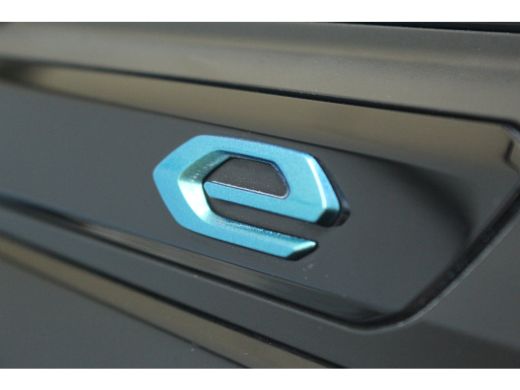 Peugeot e-2008 EV GT Pack 50 kWh | Pano | Camera | Carplay | Navi | Climate | Dodehoeksens. | Adapt. Cruise | Ke... ActivLease financial lease