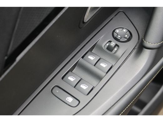Peugeot e-2008 EV GT Pack 50 kWh | Pano | Camera | Carplay | Navi | Climate | Dodehoeksens. | Adapt. Cruise | Ke... ActivLease financial lease