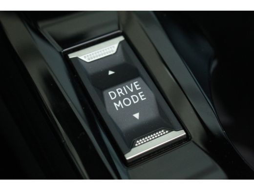 Peugeot e-2008 EV GT Pack 50 kWh | Pano | Camera | Carplay | Navi | Climate | Dodehoeksens. | Adapt. Cruise | Ke... ActivLease financial lease