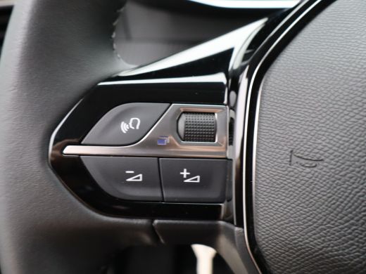 Peugeot e-208 EV Allure Pack 50 kWh 91% SOH | Stoelverwarming | Camera | Parkeersenoren | Climate Control | Gro... ActivLease financial lease