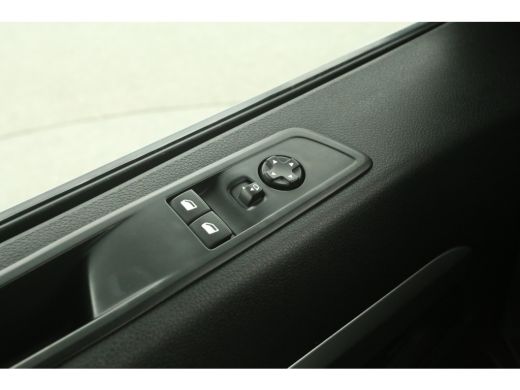 Peugeot Expert 2.0 BlueHDI 145PK L3H1 | DC | 6 Zits | Airco | Cruise | Camera | Trekhaak | Carplay | Imperiaal |... ActivLease financial lease