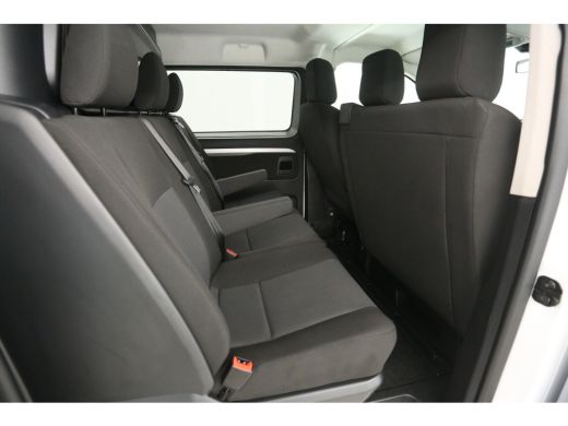 Peugeot Expert 2.0 BlueHDI 145PK L3H1 | DC | 6 Zits | Airco | Cruise | Camera | Trekhaak | Carplay | Imperiaal |... ActivLease financial lease