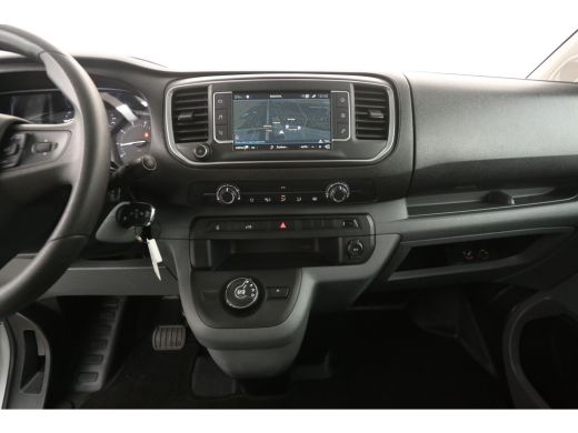 Peugeot Expert 2.0 BlueHDI L3H1 180PK | DC | 6 Zits | Automaat | Airco | Cruise | Camera | Carplay | Navi LED ActivLease financial lease