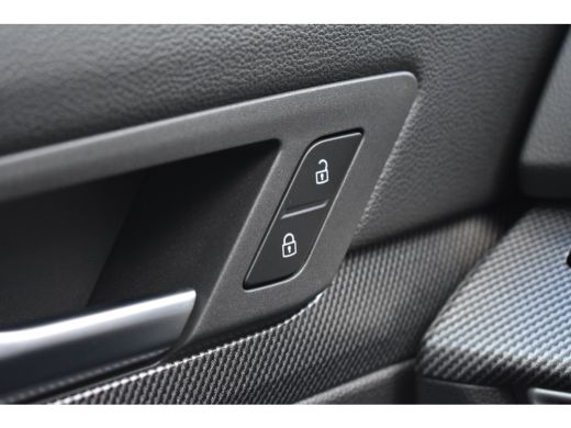 Volkswagen Golf 1.5 TSI 272PK eHybrid GTE PHEV | VERLENGDE GARANTIE | PANORAMA DAK | TREKHAAK | CAMERA | NAVIGATI... ActivLease financial lease