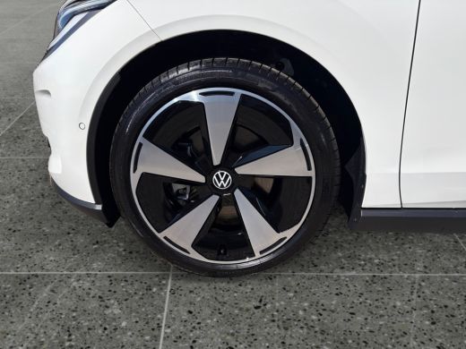 Volkswagen ID. Polo Style First Edition 52 kWh 211pk | Incl. &euro;1.000,- inruilpremie | Panoramadak | 19" LM velgen ActivLease financial lease