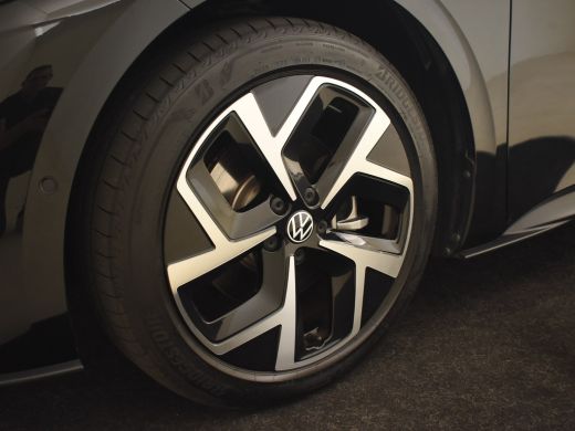 Volkswagen ID.3 Pro Business 59 kWh | 360gr Camera | App connect | Dodehoek detectie | Stoel/stuurverwarming | Cr... ActivLease financial lease