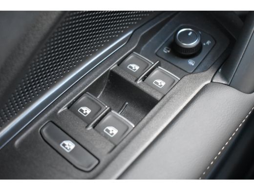 Volkswagen Tayron 1.5 TSI eHybrid 272PK R-Line | 360 camera | Massage stoelen | Elektrisch wegklapbare trekhaak | S... ActivLease financial lease