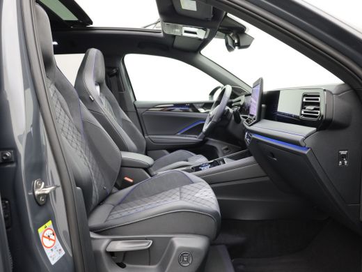 Volkswagen Tiguan 1.5 eTSI R-Line Edition | Panodak | Trekhaak wegkl. | Harman/Kardon | 360 Camera | Side Assist | ... ActivLease financial lease