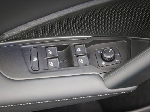 Volkswagen Tiguan 1.5 eTSI R-Line Edition | Panodak | Trekhaak wegkl. | Harman/Kardon | 360 Camera | Side Assist | ... ActivLease financial lease