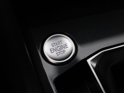 Volkswagen Tiguan 1.5 TSI R-Line Business | Black Style | Head Up | Keyless | IQ Light | Trekhaak wegkl. | Camera |... ActivLease financial lease