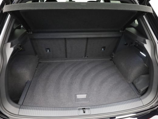 Volkswagen Tiguan 1.5 TSI R-Line Business | Black Style | Head Up | Keyless | IQ Light | Trekhaak wegkl. | Camera |... ActivLease financial lease