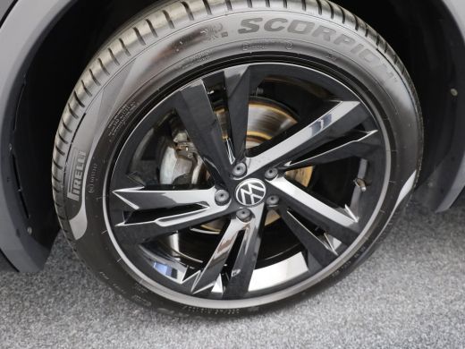 Volkswagen Tiguan 1.5 TSI R-Line Business | Black Style | Head Up | Keyless | IQ Light | Trekhaak wegkl. | Camera |... ActivLease financial lease