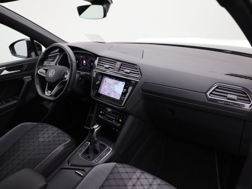 Volkswagen Tiguan 1.5 TSI R-Line Business | Black Style | Head Up | Keyless | IQ Light | Trekhaak wegkl. | Camera |... ActivLease financial lease